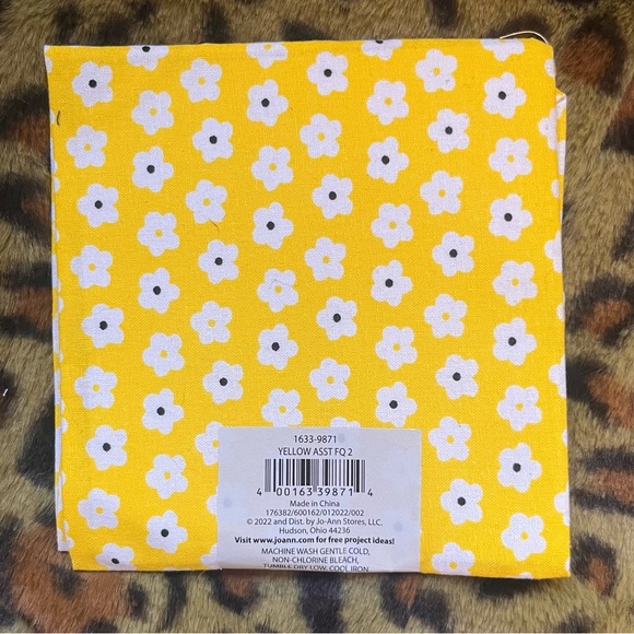 🏷️ bright yellow cotton fabric with cute daisy pattern - Picture 4 of 5